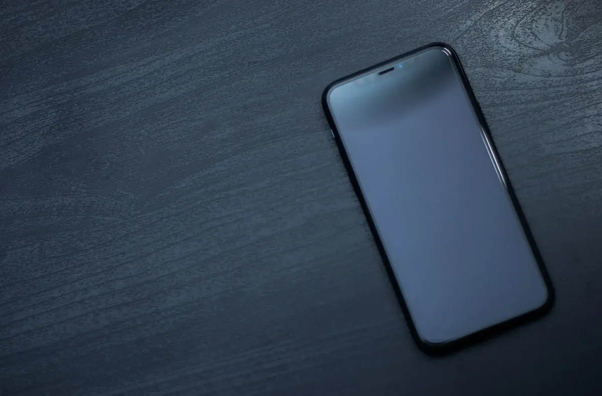 iPhone Ekran Kendiliğinden Kararıyor
