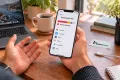 iPhone 12 Pro Max saklama alanı dolu uyarısını anlatan temsili telefon görseli
